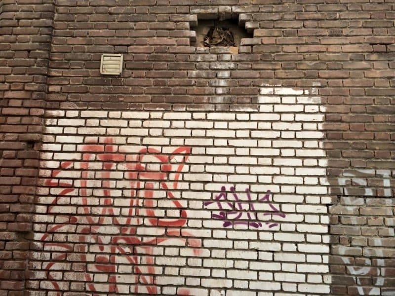 UBB-Totaal-Gevel-renovatie-graffiti-op-gevel-verwijderen-Verf-verwijderen